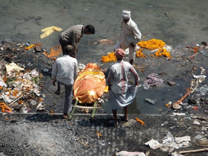 Varanasi incinerare sau o sărbătoare pentru întreaga lume