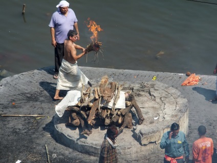 Varanasi incinerare sau o sărbătoare pentru întreaga lume