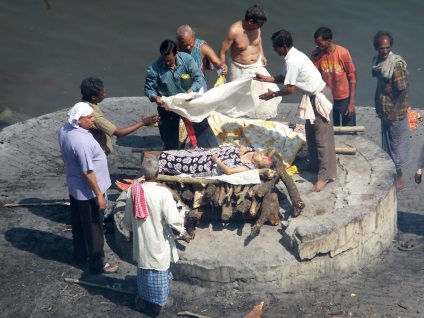 Varanasi incinerare sau o sărbătoare pentru întreaga lume
