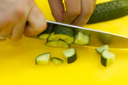 Salată delicioasă cu file de pui și rețetă legume cu fotografie