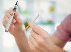 Rău de la țigările electronice la sănătatea celorlalți