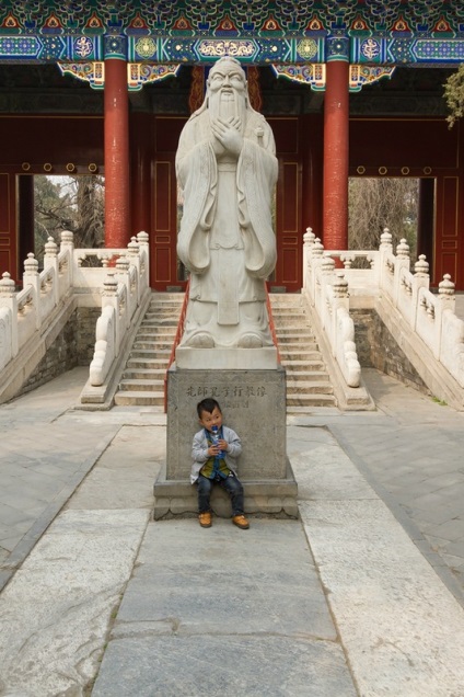 Храм Конфуція і імператорська академія в Пекіні