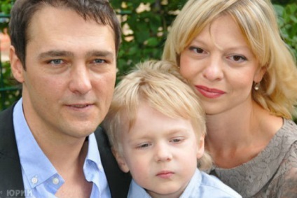 Yuri Shatunov a decis să-i arate tuturor soției sale legale și a doi copii fermecători
