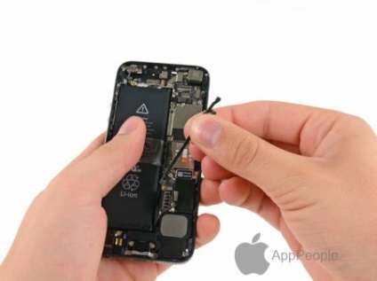 Заміна сполучних шлейфів на iphone 5