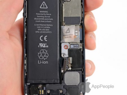 Заміна сполучних шлейфів на iphone 5