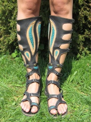 Жіночі римські сандалі-гладіатори фото високих моделей і опис