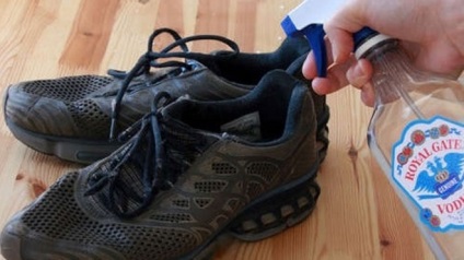 10 Moduri simple și eficiente de protejare a pantofilor de apariția mirosurilor neplăcute
