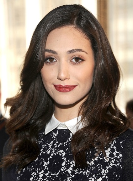 10 Beauty Secrets Emmy Rossum, kozmopolita magazin (10 szépség titkát Emmy Rossum) 10 Beauty Secrets Emmy Rossum, kozmopolita magazin