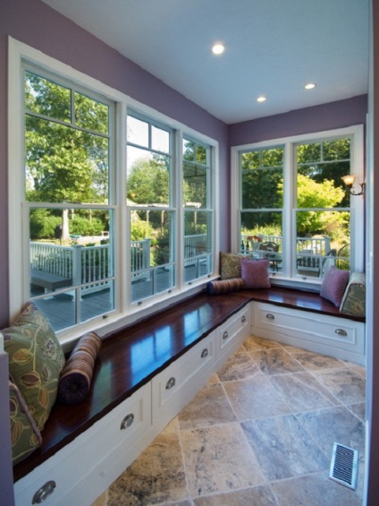 20 Прикладів комфортних місць у вікна, які заощадять місце в інтер'єрі і порадують око