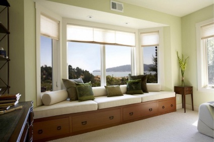 20 Exemple de locuri confortabile de fereastră, care vor economisi spațiu în interior și vă vor bucura de ochi