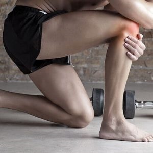 Болить коліно що робити і до якого лікаря звертатися при болях в коліні