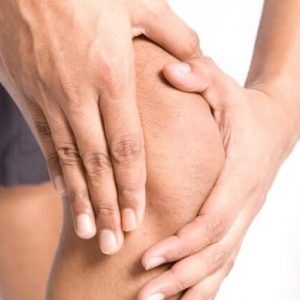 Болить коліно що робити і до якого лікаря звертатися при болях в коліні
