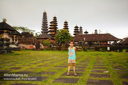 Templul lavei negre al Besacului Pure la poalele vulcanului agung pe Bali