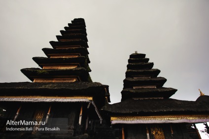 Templul lavei negre al Besacului Pure la poalele vulcanului agung pe Bali