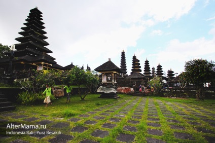 Templul lavei negre al Besacului Pure la poalele vulcanului agung pe Bali