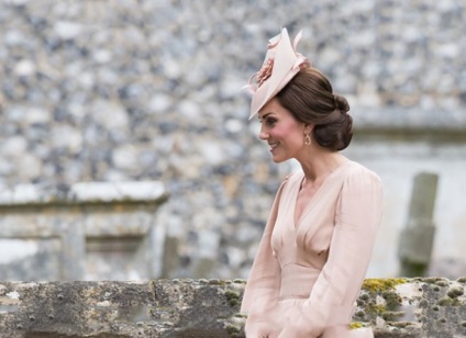 Gyermekek Kate Middleton és Vilmos herceg nagy feltűnést keltett rossz viselkedés az esküvőjén nagynénje (látható) Gyermekek Kate Middleton és Vilmos herceg nagy feltűnést keltett rossz viselkedés az esküvőjén nagynénje