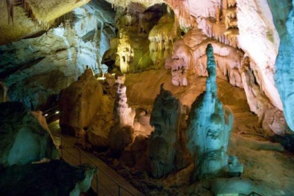 Kirándulások a barlangok Chater-Dag Krím