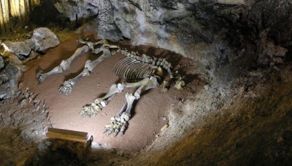 Excursii la pesterile de la Chatyr-dag din Crimeea