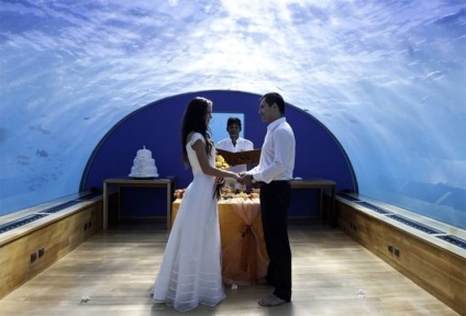 Fast food, nudist beach sau dump ... primele 10 locuri cele mai neobișnuite pentru nunți!