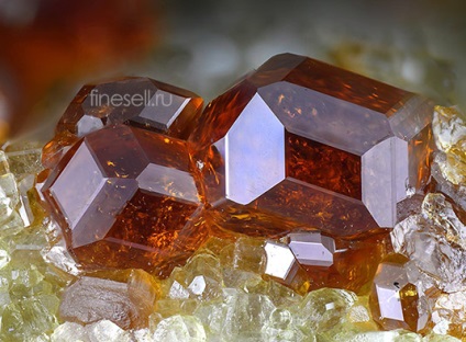 Hessonite piatră