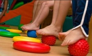 Gimnastica pentru picioarele valgus și picioarele în formă de x la copii