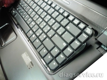 Útmutató a szétszerelés HP Compaq 615 laptop