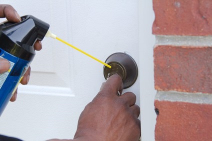 Cum să eliminați un fragment dintr-o cheie ruptă de la o ușă de blocare