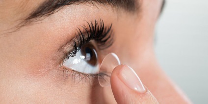Modul în care lentilele de contact afectează ochii unui medic responsabil pentru sănătate