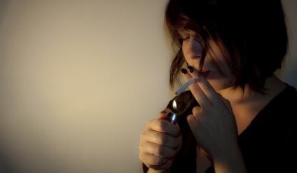 Як куріння впливає на жіночу красу