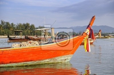 Care este numele barcii thailandeze
