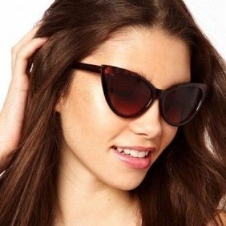 Hogyan viseljen napszemüveget a frufru vagy kalapot, ha gyenge látás