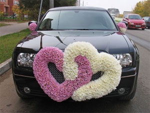 Cum de a decora o mașină de nuntă într-un mod original