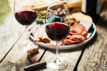 Як правильно пити вино для омолодження організму