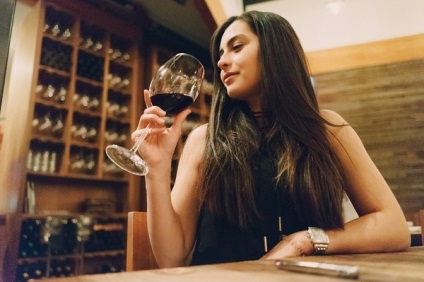 Як правильно пити вино для омолодження організму