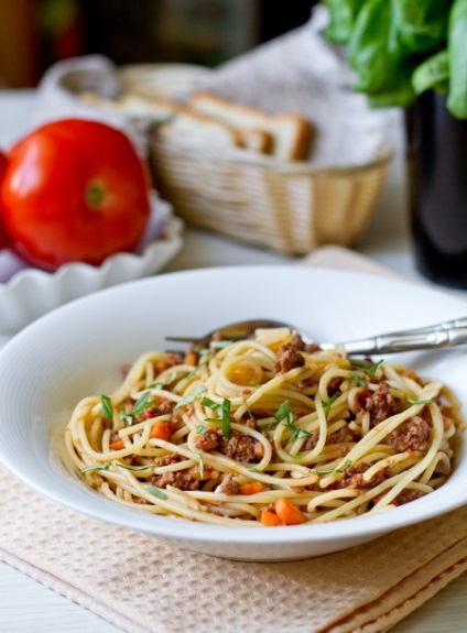 Főzni spagetti szósz klasszikus - Bolognese - bizonyított lépésről lépésre recept fotók
