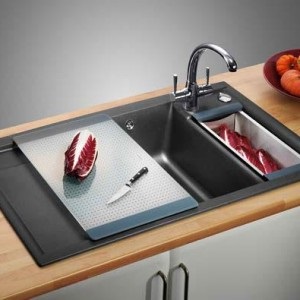 Как да изберем функционален кухненски шкаф с мивка, без да жертват комфорта си