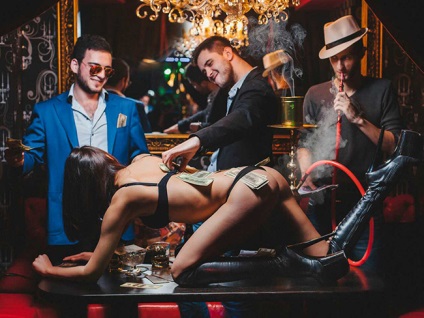 Cum să vă relaxați într-un club de strip și să nu cheltuiți bani în plus, revista pentru bărbați