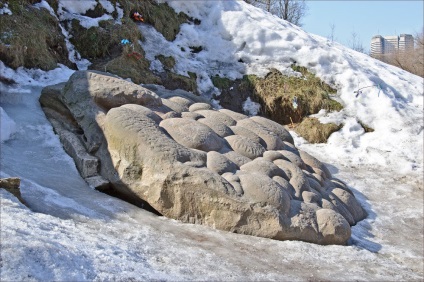 Pietre de dorințe în Kolomna - piatră diavolită și piatră de gâscă