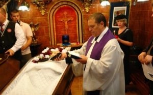 Katolikus megemlékezés - mindkettő és mennyit tart a gyász