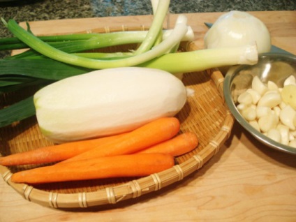 Kimchi, celize (jelenleg egy nagy tálba) Kimchi, celize