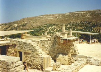 Knossos labirintusban - titkos világok