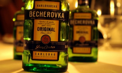 Koktélok Becherovka vagy híres cseh keserű, nőies szeszélye