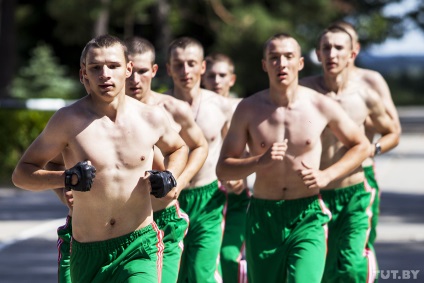 Cursul unui tânăr soldat cum să devină gardian de frontieră în trei săptămâni