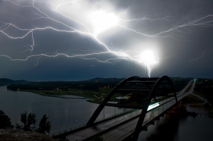 Lightning - fotografii și date interesante