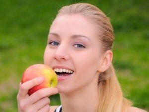 Poate mama care alăptează mere, care să aleagă și cum să intre corect în dietă