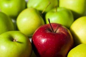Чи можна мамі, що годує яблука, які вибрати і як правильно ввести в раціон