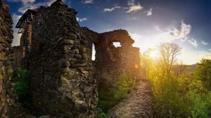 Castelul Nevitsky din Transcarpatia