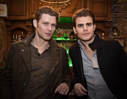 Új hősök a 2. évad a The Vampire Diaries - Trueblood