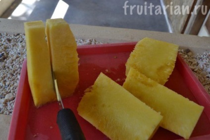 Metoda foarte convenabilă de tăiere a ananasului