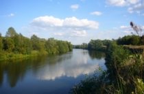 Se odihnește pe Lacul Teletskoye, pescuind pe lacul Teletskoye